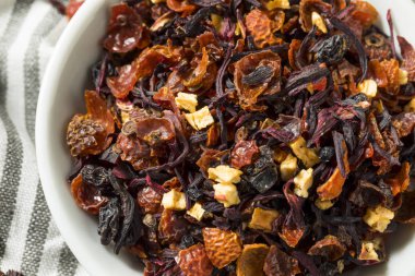 Organik Berry Hibiscus çay yaprakları bir kase kuru