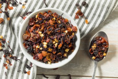 Organik Berry Hibiscus çay yaprakları bir kase kuru