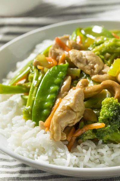 Ev yapımı Asya kaju tavuk Stir Fry sebzeler ile