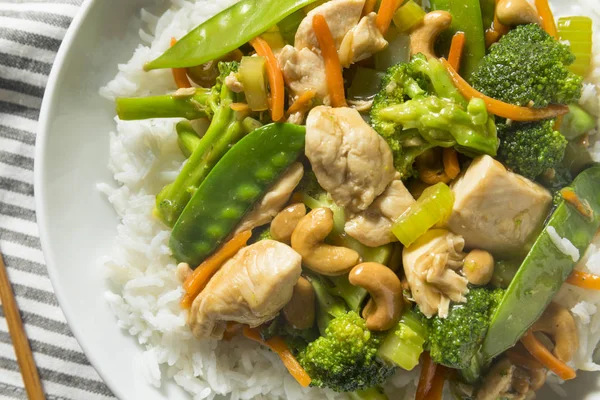 Hemmagjord Asiatiska Cashew Kyckling Stir Fry Med Grönsaker — Stockfoto
