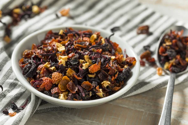 Organik Berry Hibiscus çay yaprakları bir kase kuru