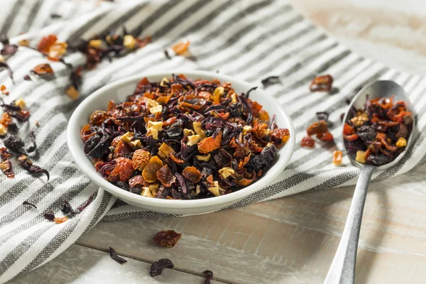 Organik Berry Hibiscus çay yaprakları bir kase kuru