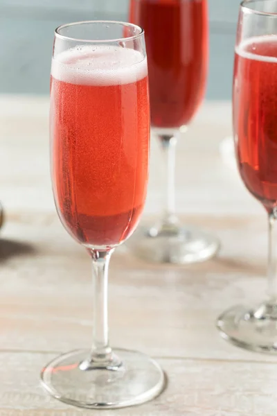 Dolce Fatto Casa Rose Mimosa Con Sciroppo Bacche — Foto Stock