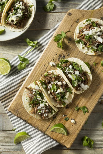 Πικάντικο Βόειο Κρέας Σπιτική Barbacoa Tacos Κόλιανδρο Τυρί Και Κρεμμύδι — Φωτογραφία Αρχείου