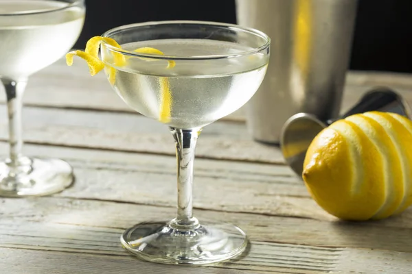 Vesper Alcoólico Caseiro Martini Com Toque Limão — Fotografia de Stock