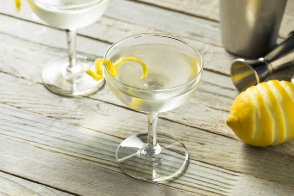Vesper Alcoólico Caseiro Martini Com Toque Limão — Fotografia de Stock