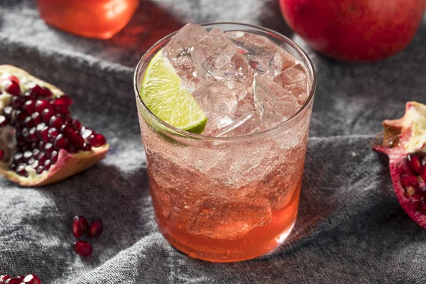 Süßer Hausgemachter Granatapfel Grenadine Cocktail Mit Limette — Stockfoto