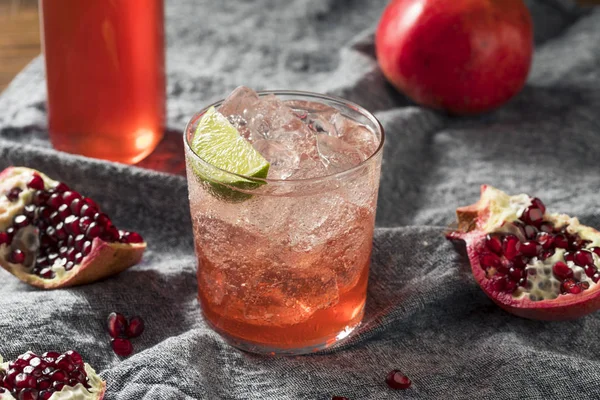 Süßer Hausgemachter Granatapfel Grenadine Cocktail Mit Limette — Stockfoto