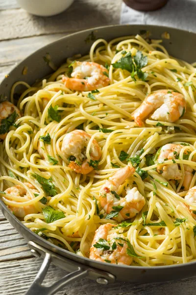 Buatan Sendiri Lemon Shrimp Scampi Dengan Bawang Putih Dan Parsley — Stok Foto