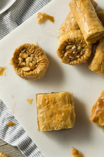Hausgemachtes Türkisches Baklava Gebäck Mit Nüssen Und Honig — Stockfoto