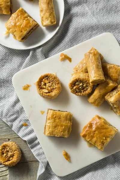 Hausgemachtes Türkisches Baklava Gebäck Mit Nüssen Und Honig — Stockfoto