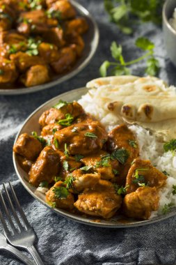 Ev yapımı tavuk Tikka Masala pirinç ve Naan