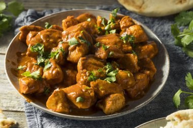 Ev yapımı tavuk Tikka Masala pirinç ve Naan