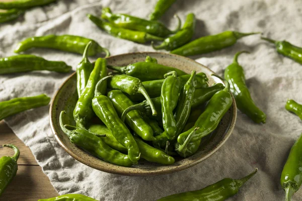 Rauwe Groene Organische Shishito Paprika Een Kom — Stockfoto