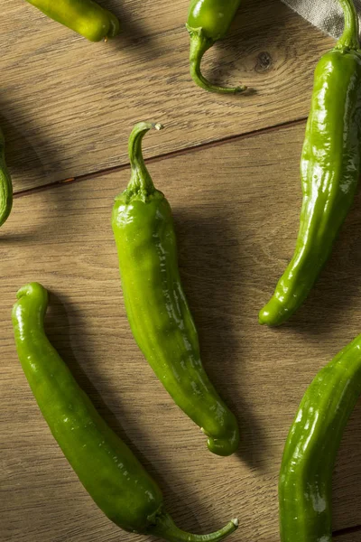 Peperoni Shishito Organici Verdi Crudi Una Ciotola — Foto Stock