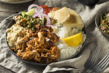 Ev yapımı hünkar tabağı humus pirinç ve Pide ile