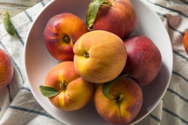 Ham organik portakal şeftali yemek için hazır