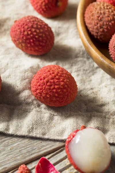 Obehandlad Röd Ekologisk Lychee Frukt Redo Att Äta — Stockfoto