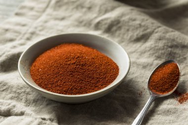 Paprika bir kase kuru organik kırmızı füme