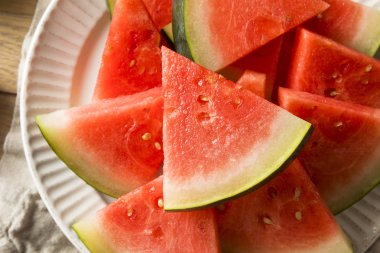 Yaz için ham pembe organik çekirdeksiz karpuz dilimleri