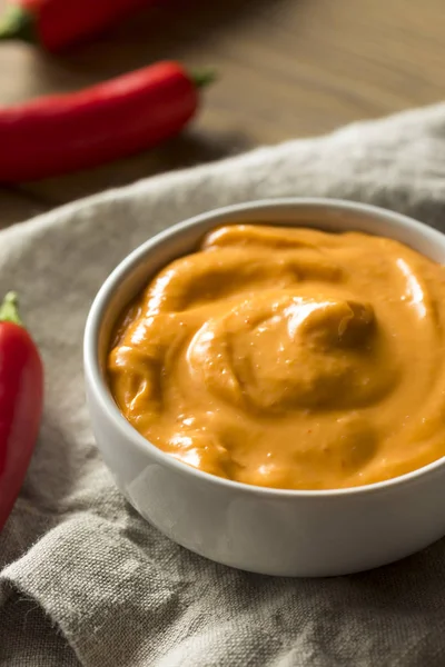 Ev yapımı baharatlı Mayo Aioli hazır kullanım için