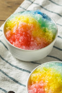 Bir kase tatlı ev yapımı traş gökkuşağı Hawaiian buz