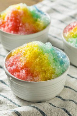 Bir kase tatlı ev yapımı traş gökkuşağı Hawaiian buz
