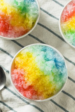 Bir kase tatlı ev yapımı traş gökkuşağı Hawaiian buz