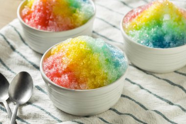 Bir kase tatlı ev yapımı traş gökkuşağı Hawaiian buz