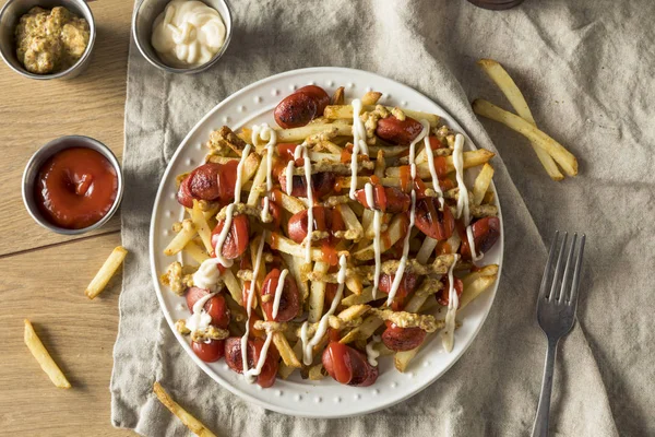 Zelfgemaakte Peruaanse Salchipapa Friet Met Mayo Ketchup Mosterd — Stockfoto