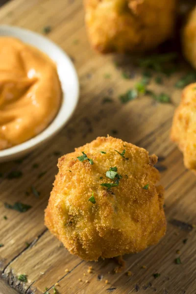 Yapımı Derin Kızarmış Patates Kroket Sos Ile — Stok fotoğraf