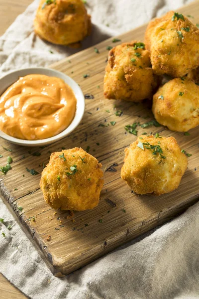 Hausgemachte Frittierte Kartoffelkroketten Mit Sauce — Stockfoto