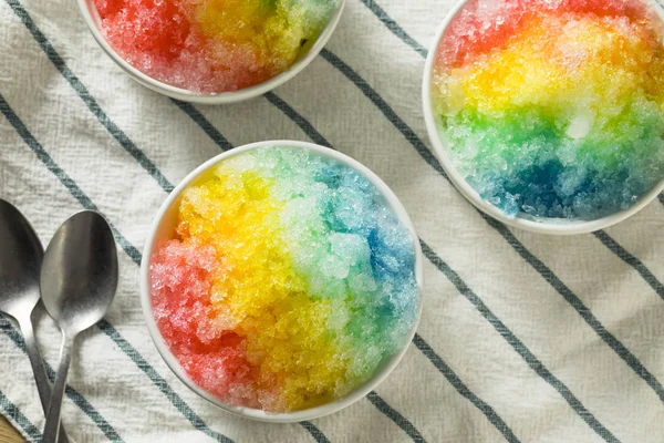 Zoete Zelfgemaakte Geschoren Rainbow Hawaiian Ijs Een Kom — Stockfoto