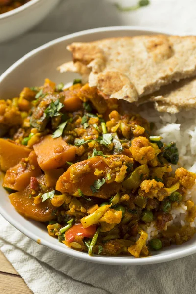 Hausgemachtes Würziges Veganes Gemüsecurry Mit Reis Und Naan — Stockfoto