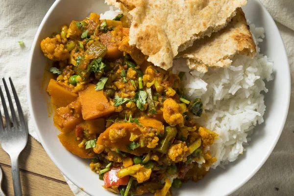 Curry Vegetal Vegetal Picante Casero Con Arroz Naan —  Fotos de Stock