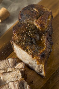 Kavrulmuş domuz eti popo omuz tuz ve biber ile