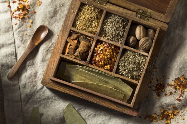 Raw Dry Organic Spices Box — Stock Photo, Image