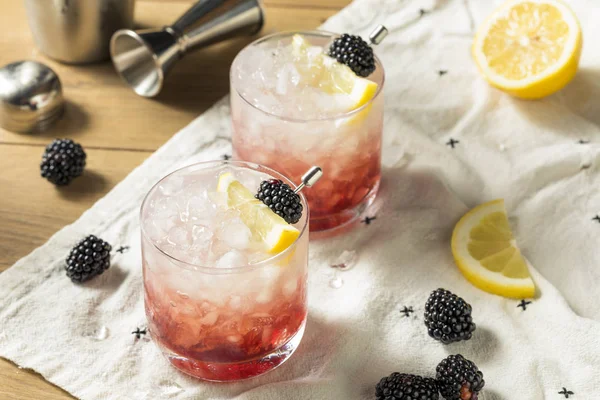 Alkollü Blackberry cin Bramble kokteyl limon ile