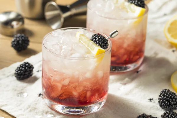 Alkollü Blackberry cin Bramble kokteyl limon ile
