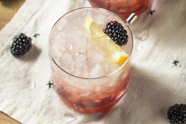Алкогольный Коктейль Blackberry Gin Bramble Лимоном — стоковое фото