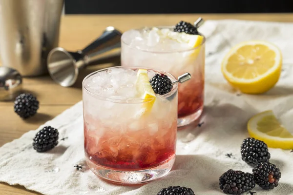 Alkollü Blackberry cin Bramble kokteyl limon ile