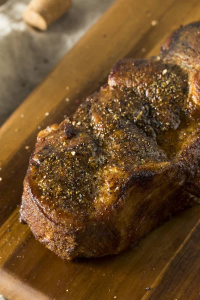 Kavrulmuş domuz eti popo omuz tuz ve biber ile