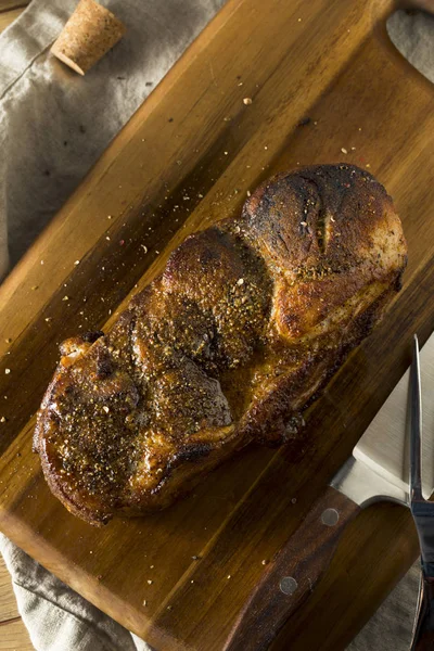 Kavrulmuş domuz eti popo omuz tuz ve biber ile