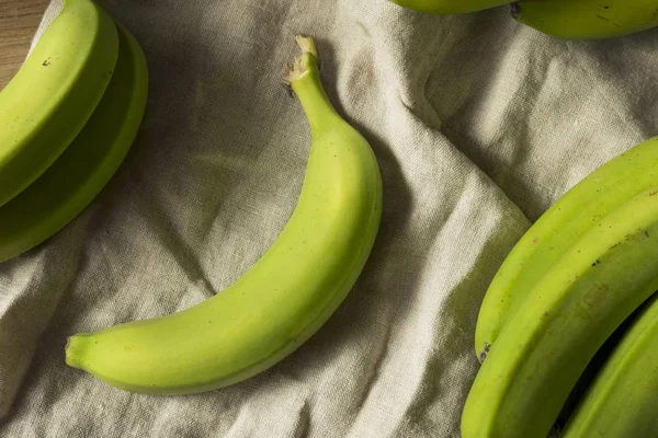 Plátanos Verdes Crudos Orgánicos Inmaduros Racimo — Foto de Stock