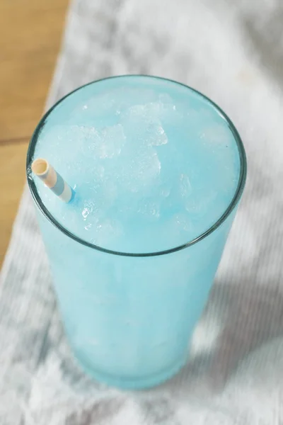 Bevroren Rood Blauw Ijsdrankjes Met Rietjes — Stockfoto