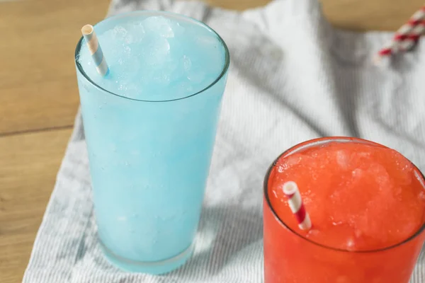빨간색과 파란색의 Slushies 냉동된 — 스톡 사진