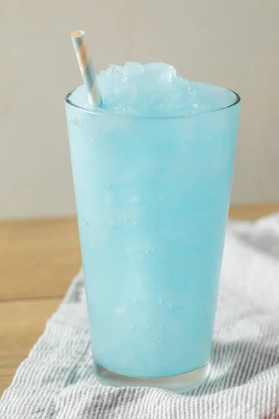 Frysta Röda Och Blå Slushies Med Sugrör — Stockfoto