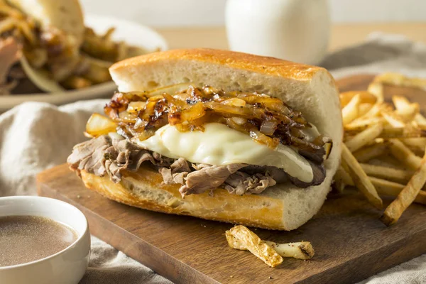 Sanduíche Mergulho Francês Carne Caseira Com Batatas Fritas — Fotografia de Stock