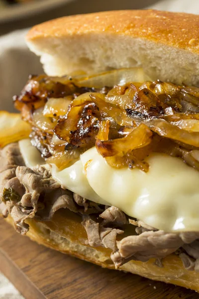 Sándwich Carne Res Hecho Casa Con Papas Fritas — Foto de Stock