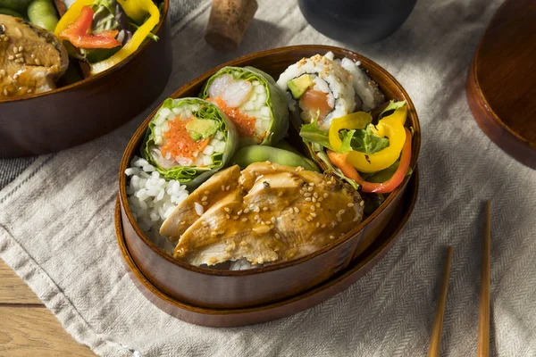 Házi Sushi Bento Doboz Rizs Csirke Ebéd — Stock Fotó